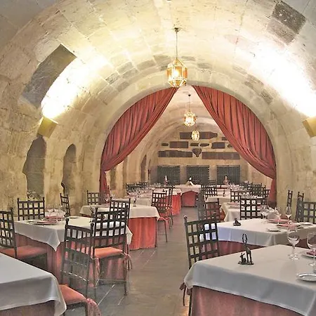 מלון Real Castillo Del Buen