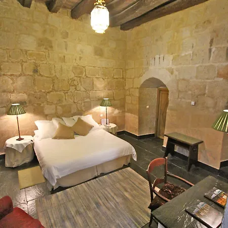 מלון Real Castillo Del Buen 4*