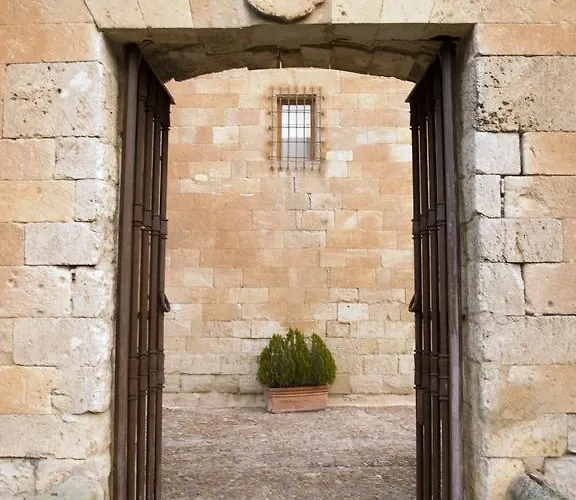 Real Castillo Del Buen Topas